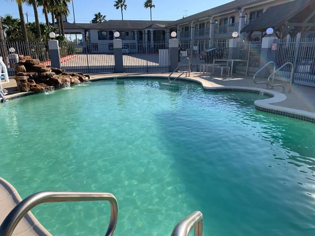 Sunrise Inn & Suites