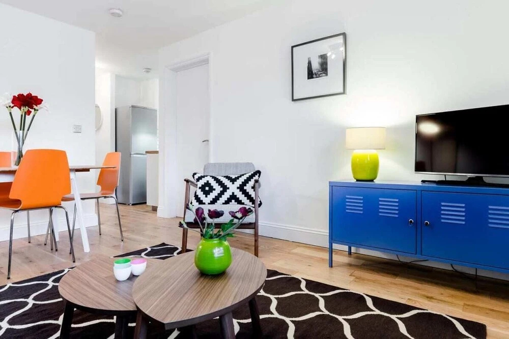 Aylie's Awesome 2 Bed Flat in Dalston