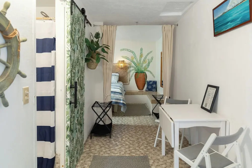 Trade Winds Restaurant & Guest House