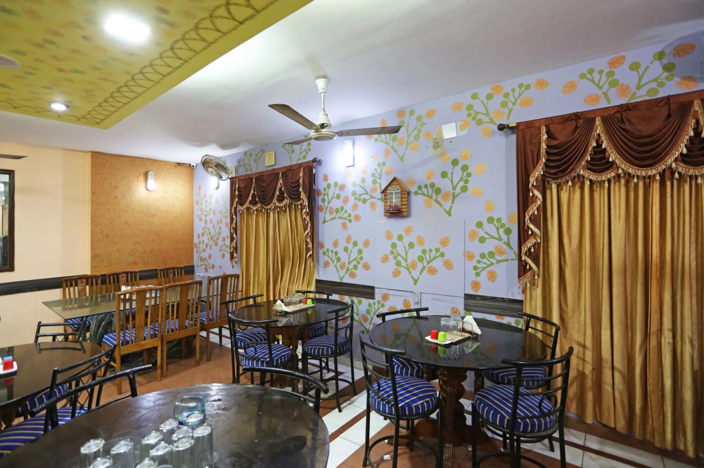 Capital O 6077 Hotel Ashraya