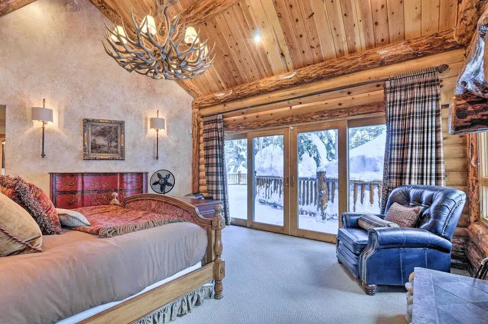 Delightful Cabin Vacation Rental with Fire Pit!