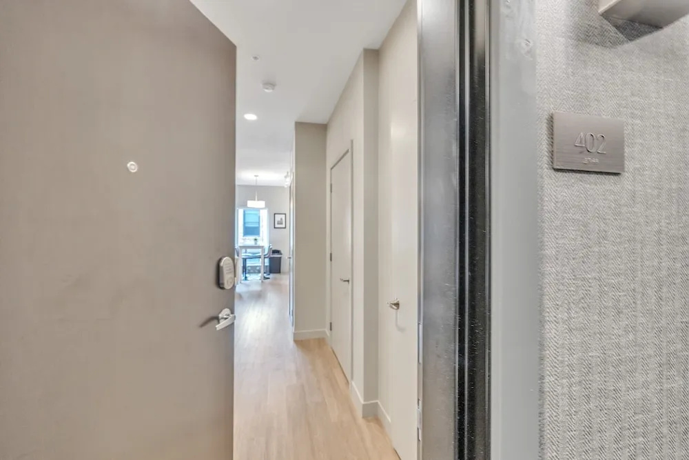 Comfortable 1BD Vector Suite With 95 Walkscore