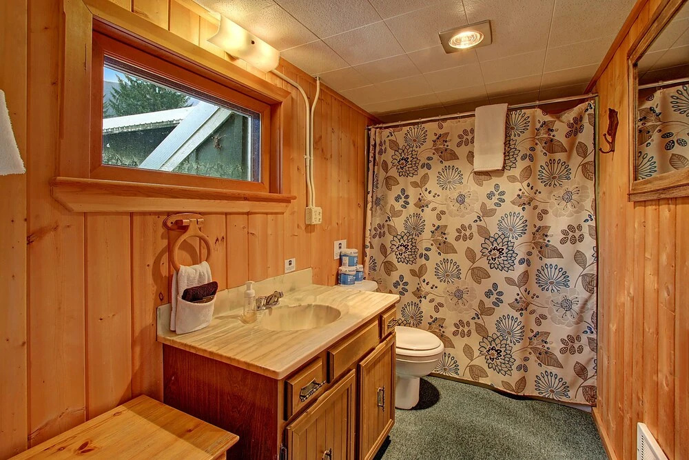 Riverside Ranch with Guest Cabin and Fireplace