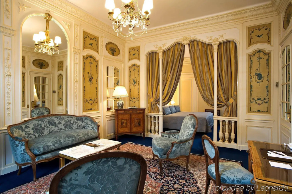 Hotel Raphael