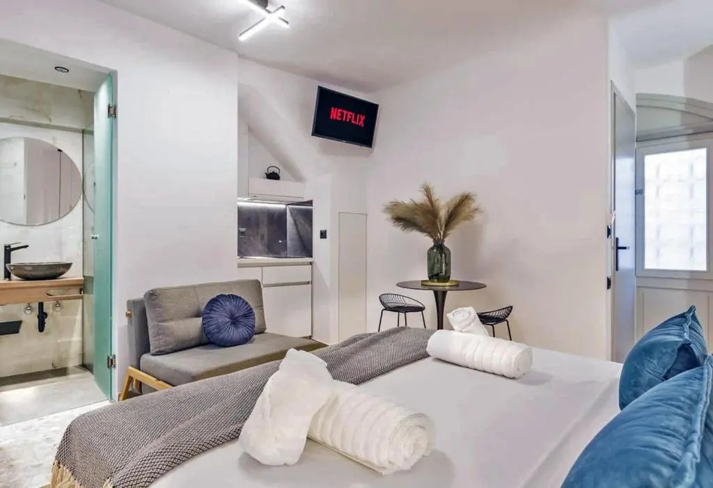 Arch 4 Luxury Living