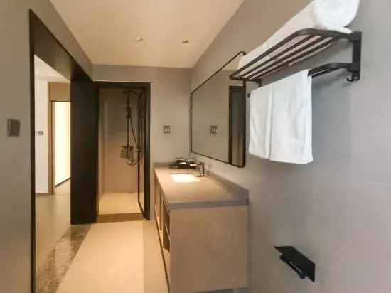 Taihu Qianxi Ju · Hideaway Streamside Secret Realm · Pool Garden Resort Inn