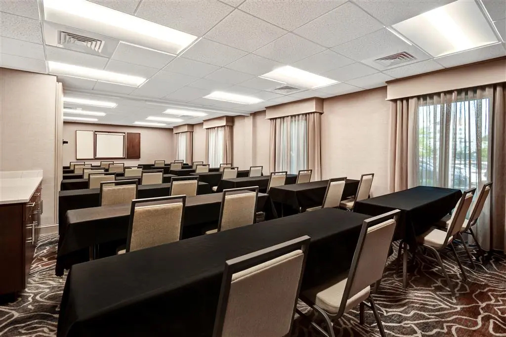 Hampton Inn and Suites Alexandria