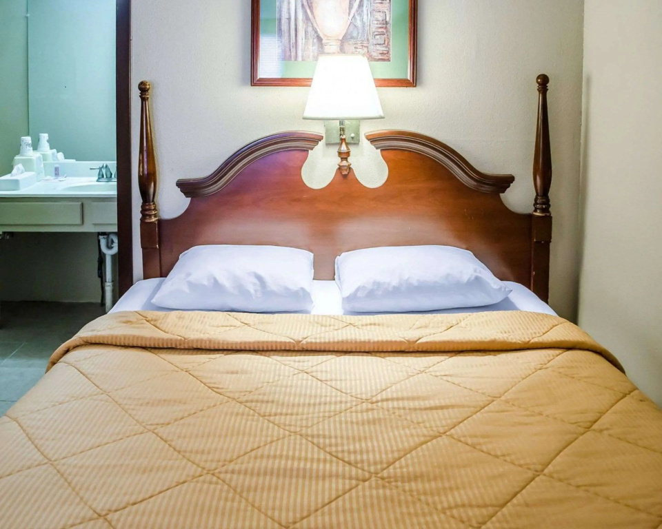 Отель Rodeway Inn Carlisle North