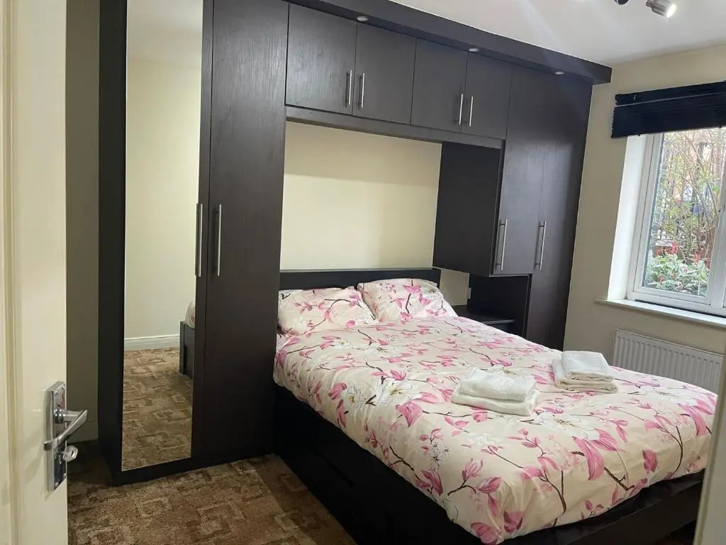 Vibrant Rooms in UXBRIDGE SK