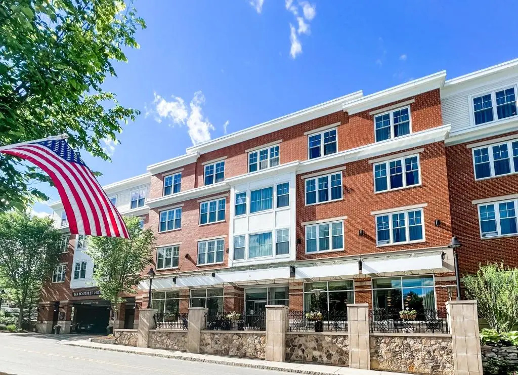 Six South St. Hotel