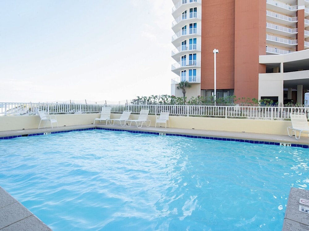 East Beach Condo #1C - 2 Br condo by RedAwning