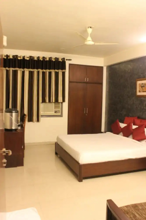 OYO 726 Hotel Safari