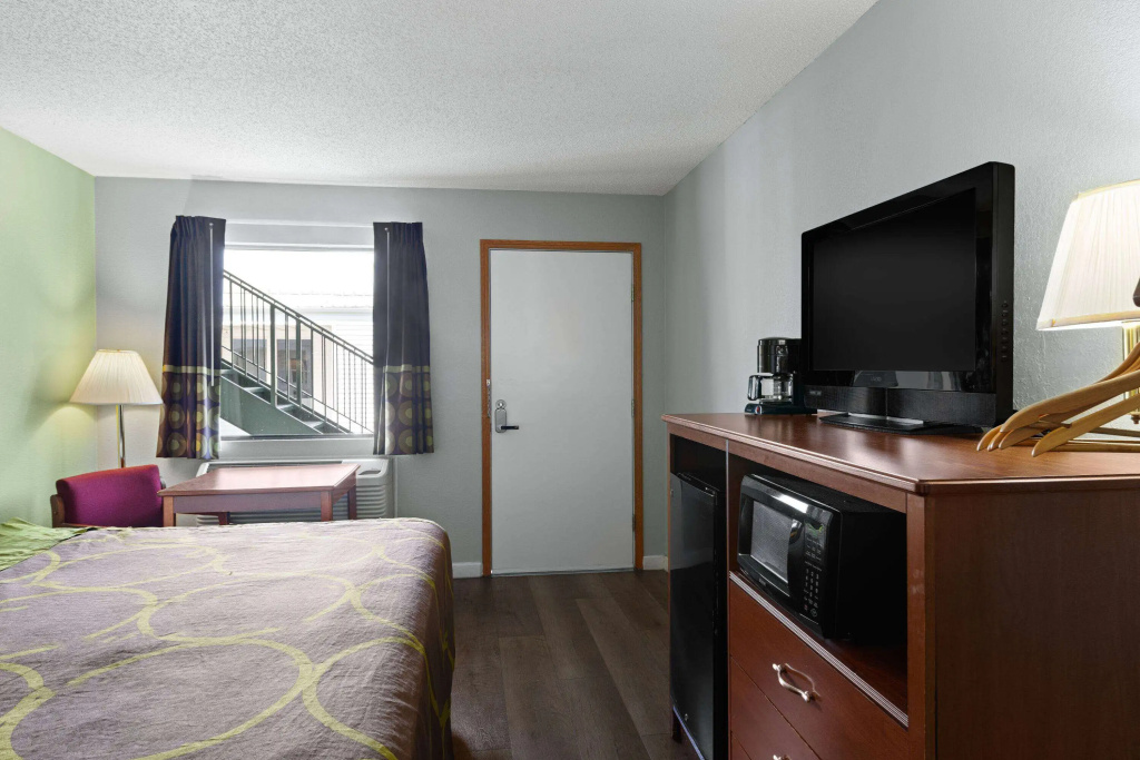Super 8 by Wyndham Branson - Shepherd of the Hills Exwy