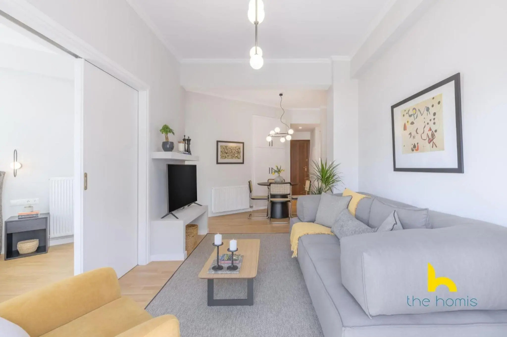 Sun-Splashed 2-BDR Corner Apartment with Hillside views!
