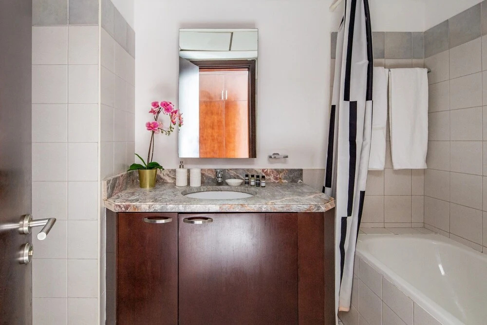 Chic and Stunning 2BR With Dubai Marina Views!