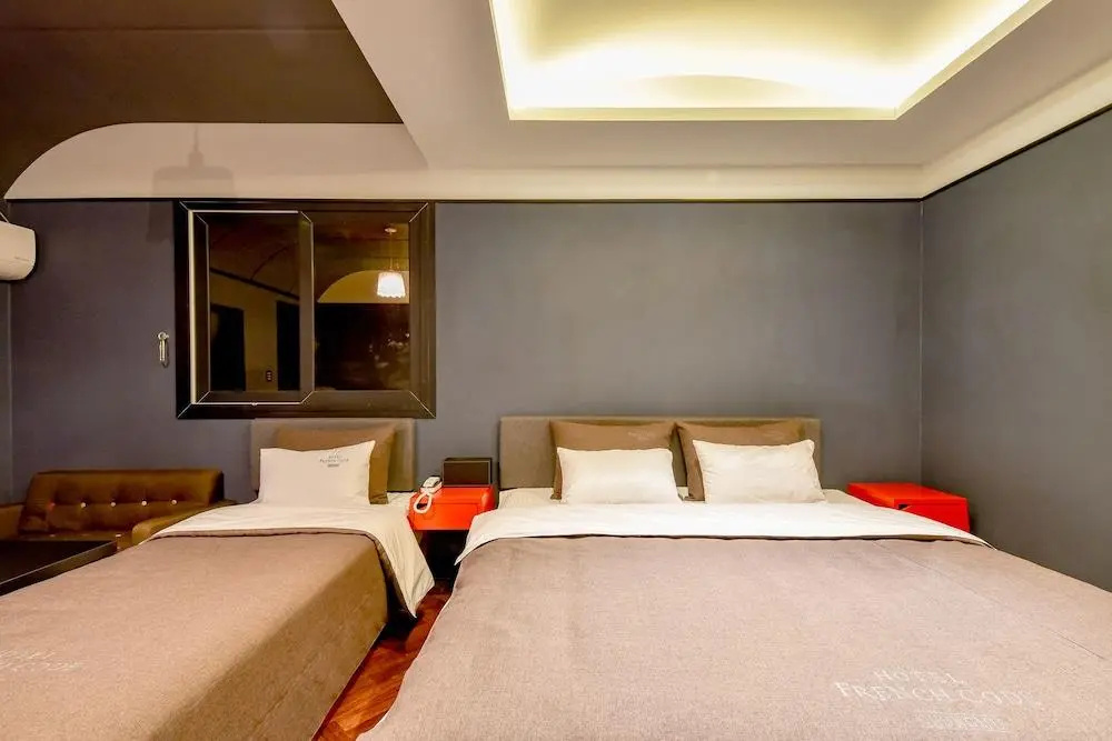 French Code Hotel