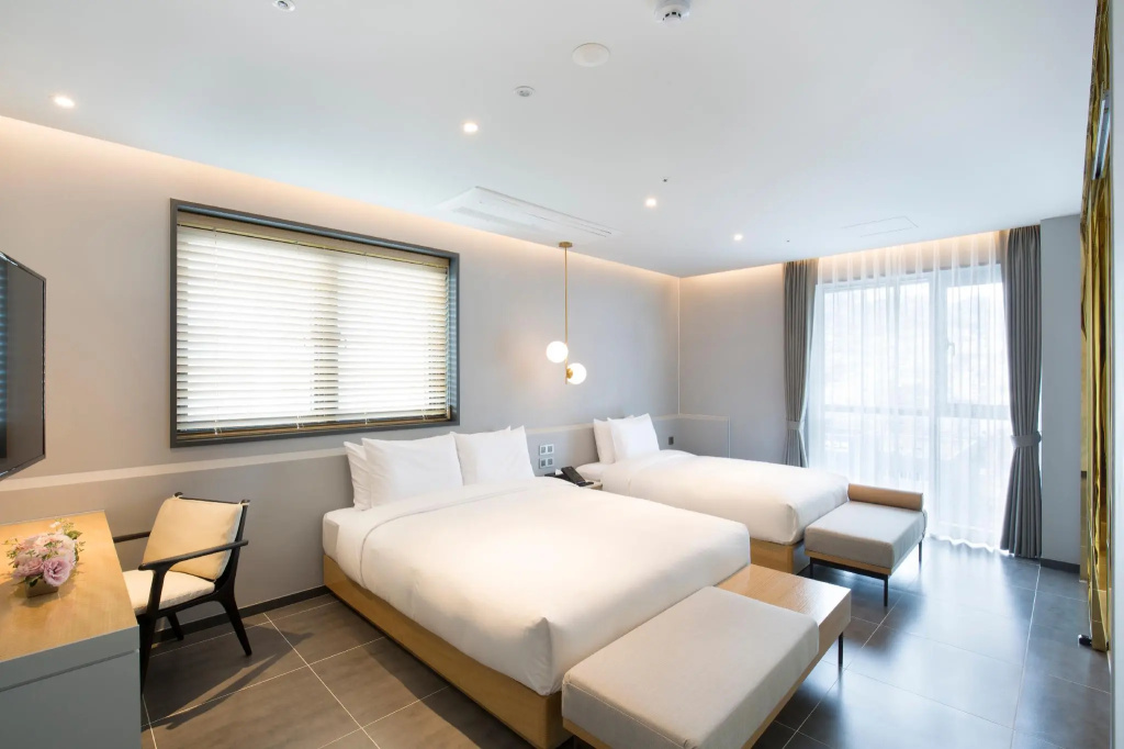 Nampo Hound Hotel Premier