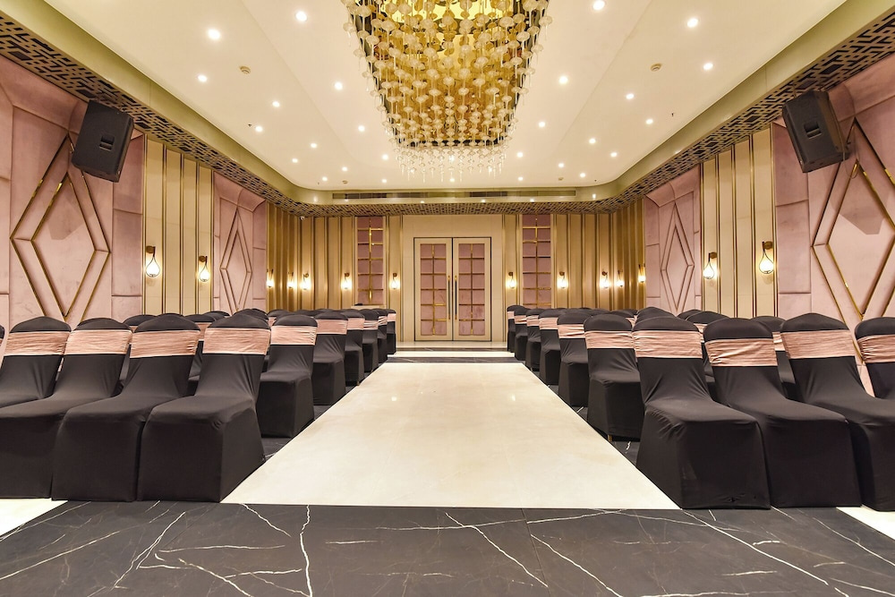 Fabhotel Elite Park Inn