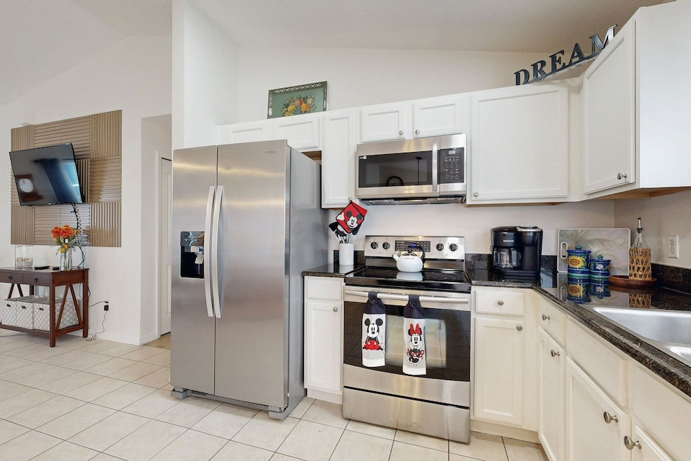 Dog-friendly, Private Pool , Central AC, Full Kitchen, Wifi, Snow-bird Friendly