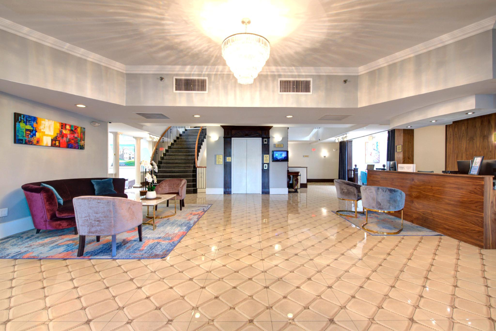 The Roslyn, Tapestry Collection by Hilton