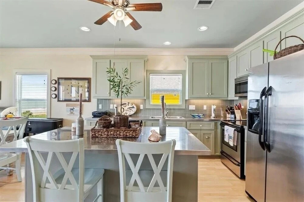 Bella Rossa 3 Bedroom Home by RedAwning