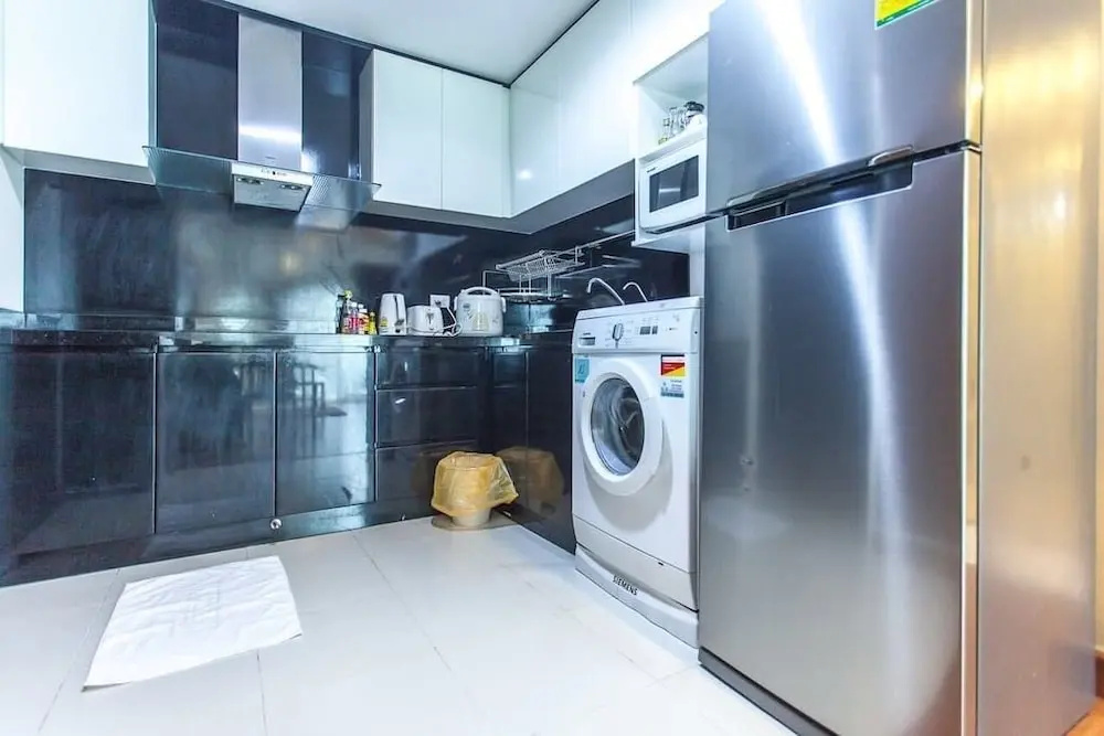 Near MRT Rama 9 Apartment