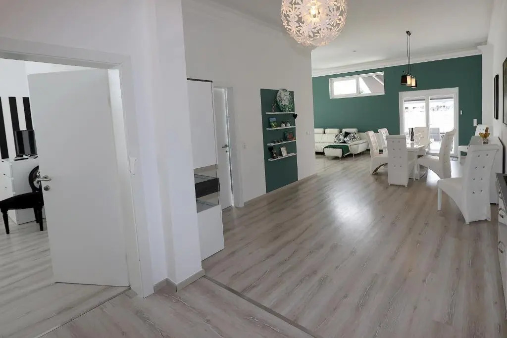 Exklusive FW mit 3 SZ und großer Terrasse