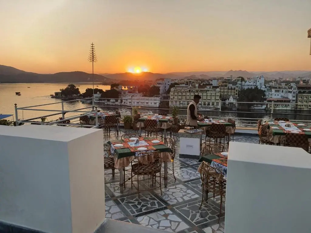 Hotel Mewar Haveli - At Lake Pichola