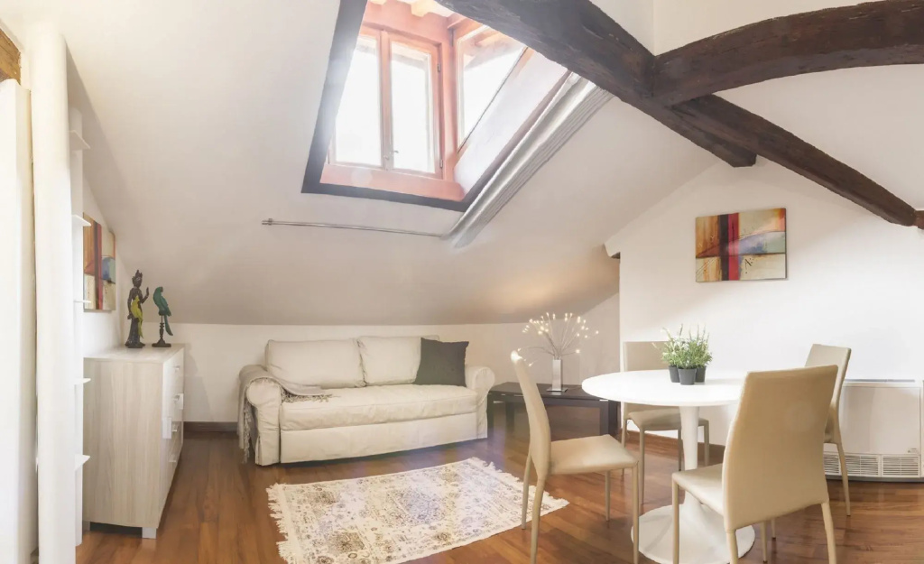 Canal View Apartment