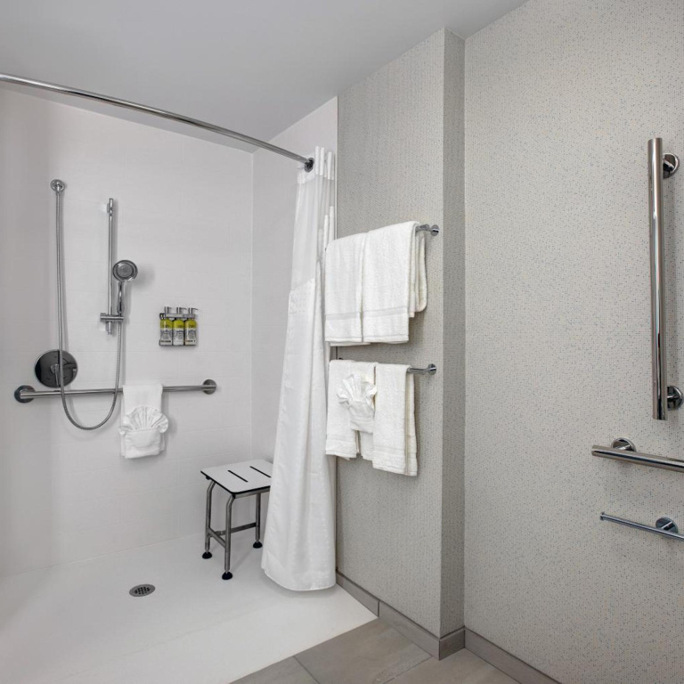 Holiday Inn Express & Suites - Milwaukee - Brookfield by IHG