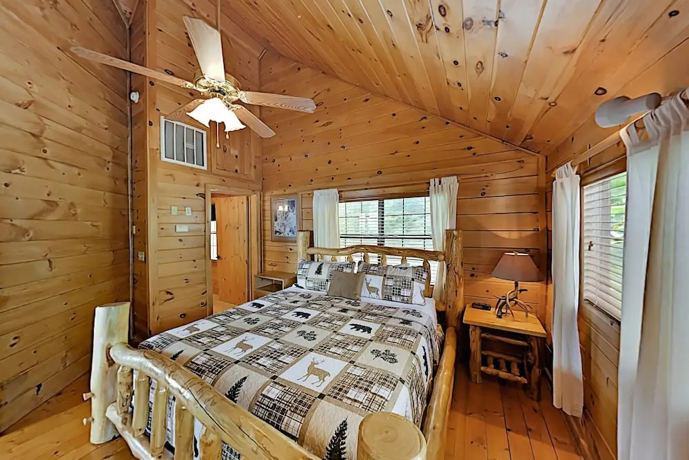 View W/ Hot Tub, Sauna, Theater & Pool! 2 Bedroom Cabin