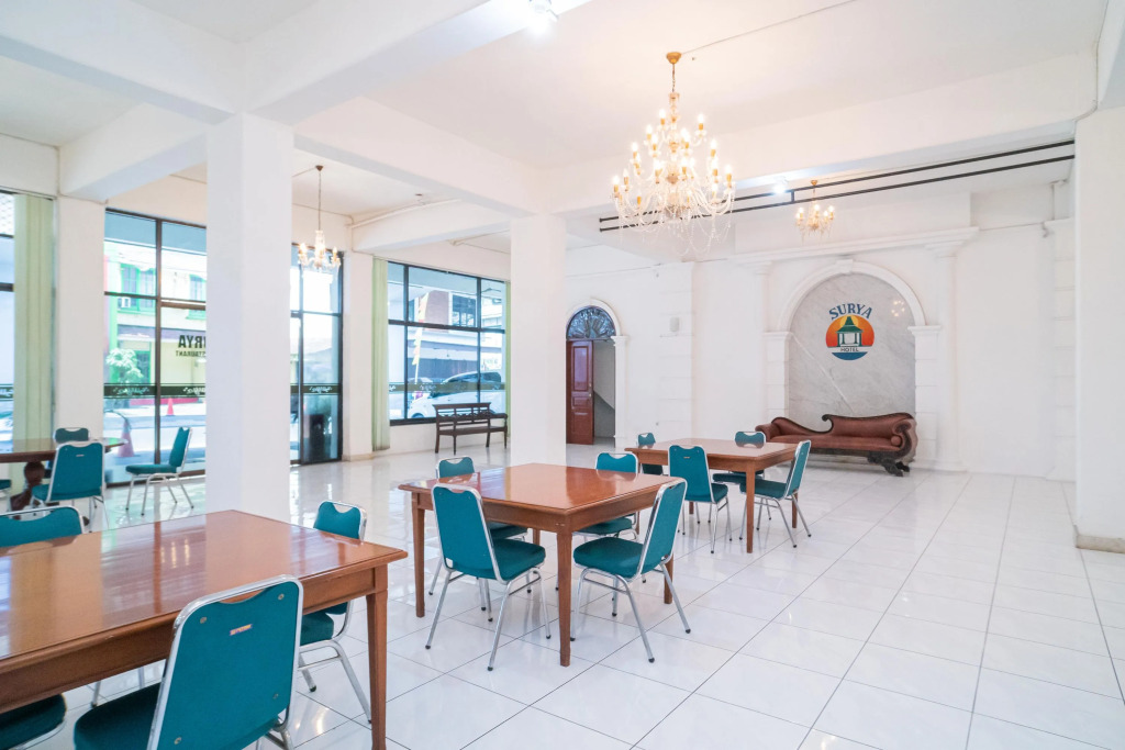 RedDoorz Plus at Hotel Surya Solo