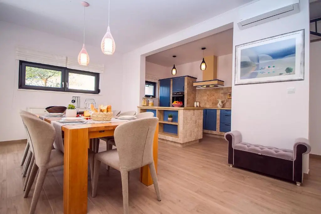 Villa Allegra with 32msq heated pool, 300m far from sandy beaches, open sea view