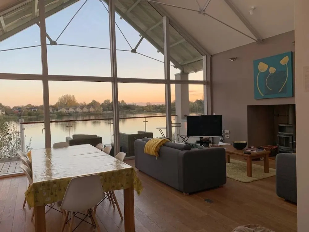 Chehondo - Clearwater: Luxury Lakeside Cottage