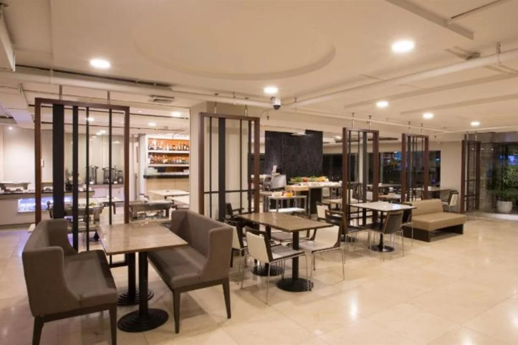 Seasons Siam Hotel