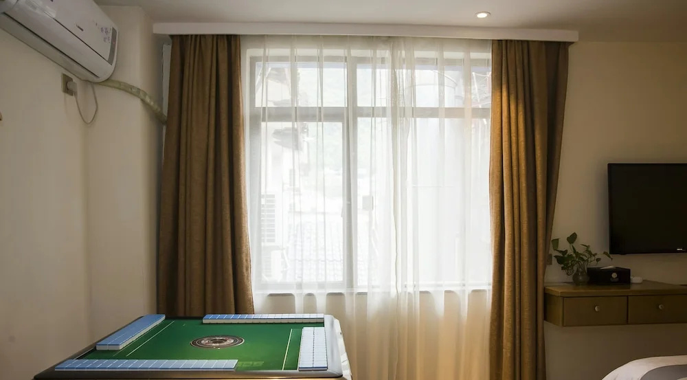 QJIA West Street Hotel