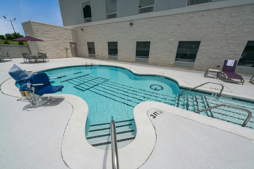 Holiday Inn Express & Suites Memphis Arpt Elvis Presley Blv by IHG