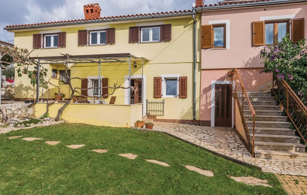Beautiful Home in Brnobici With Wifi, 2 Bedrooms and Outdoor Swimming Pool