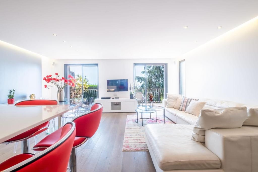 SERRENDY PENTHOUSE STYLE HOUSE Swimming pool and absolute calm!