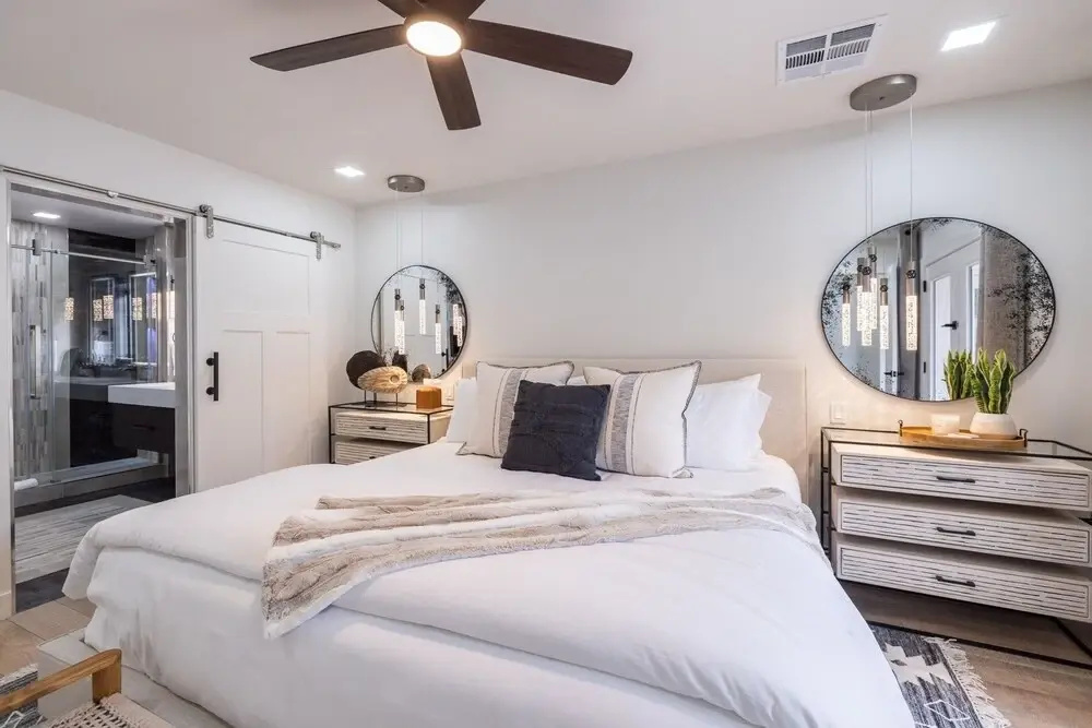Phoenix 22nd St 4 Bedroom Home by RedAwning