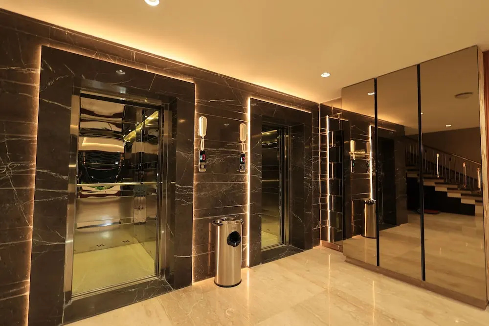 Krishna Hotel And Resort