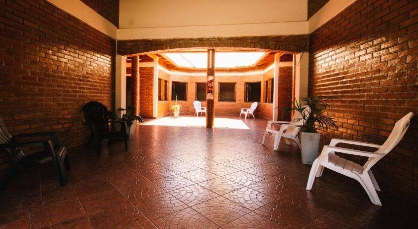 Madre America Hotel & Hostel