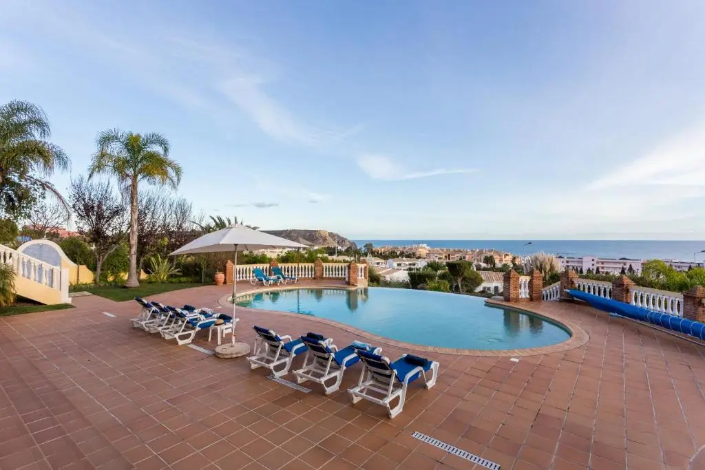 CoolHouses Algarve Luz, 5 bed villa & pool, Casa N