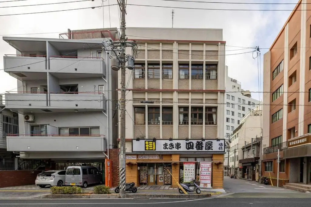 2フロア貸切最大15名 国際通り徒歩1分 駐車場1台無料 Paradise inn 安里