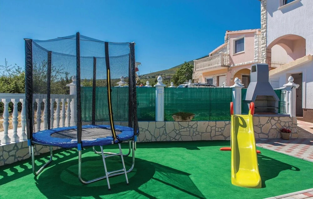 Five-Bedroom Holiday Home In Kastel Novi
