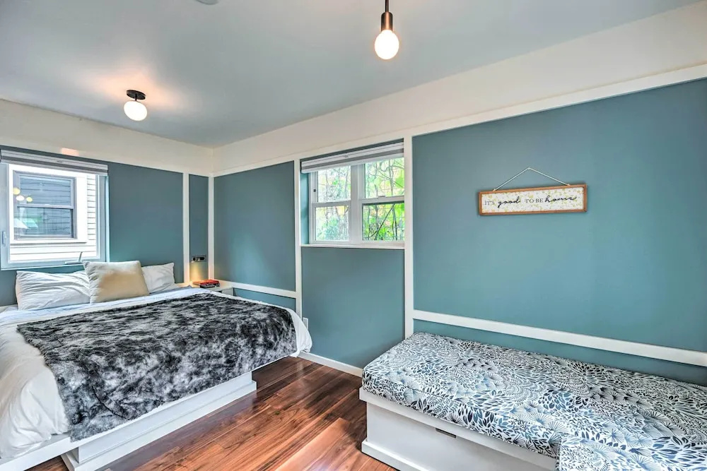 2 Mi to Capitol Hill, Walk to SU! Quaint Retreat