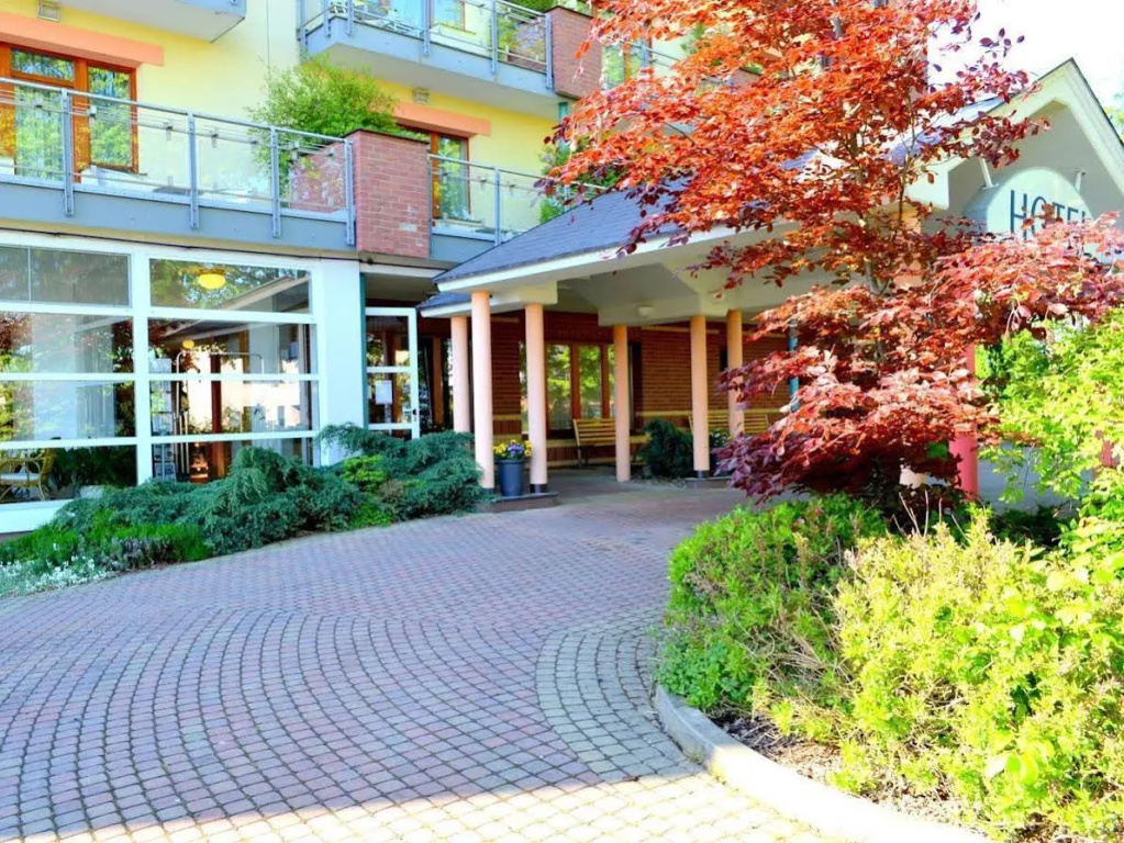 April hotel Panorama