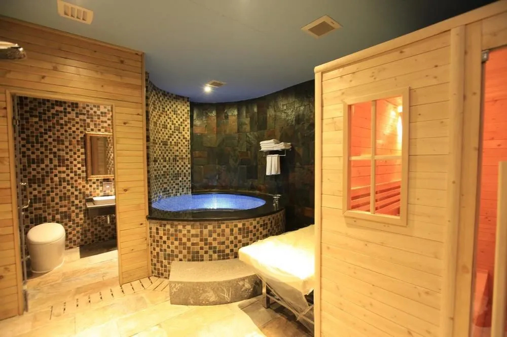 Chengde No.1 Business Hotel