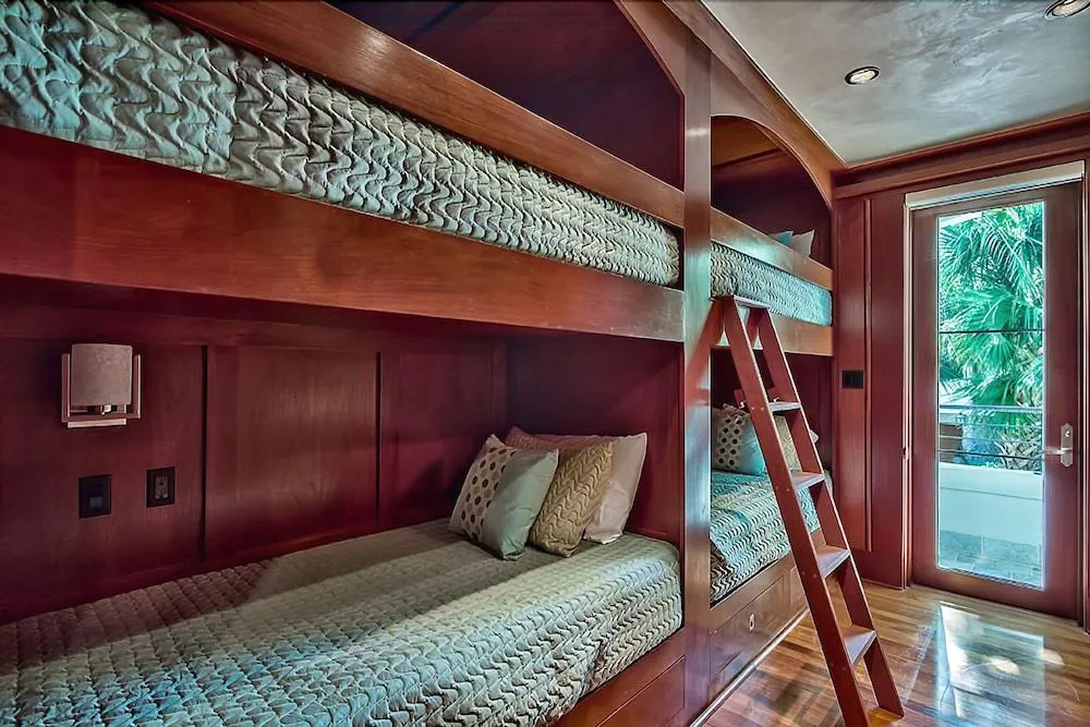 OLYMPIA SAND DOLLAR SUITE 2 Bedroom Holiday Home by Five Star Properties