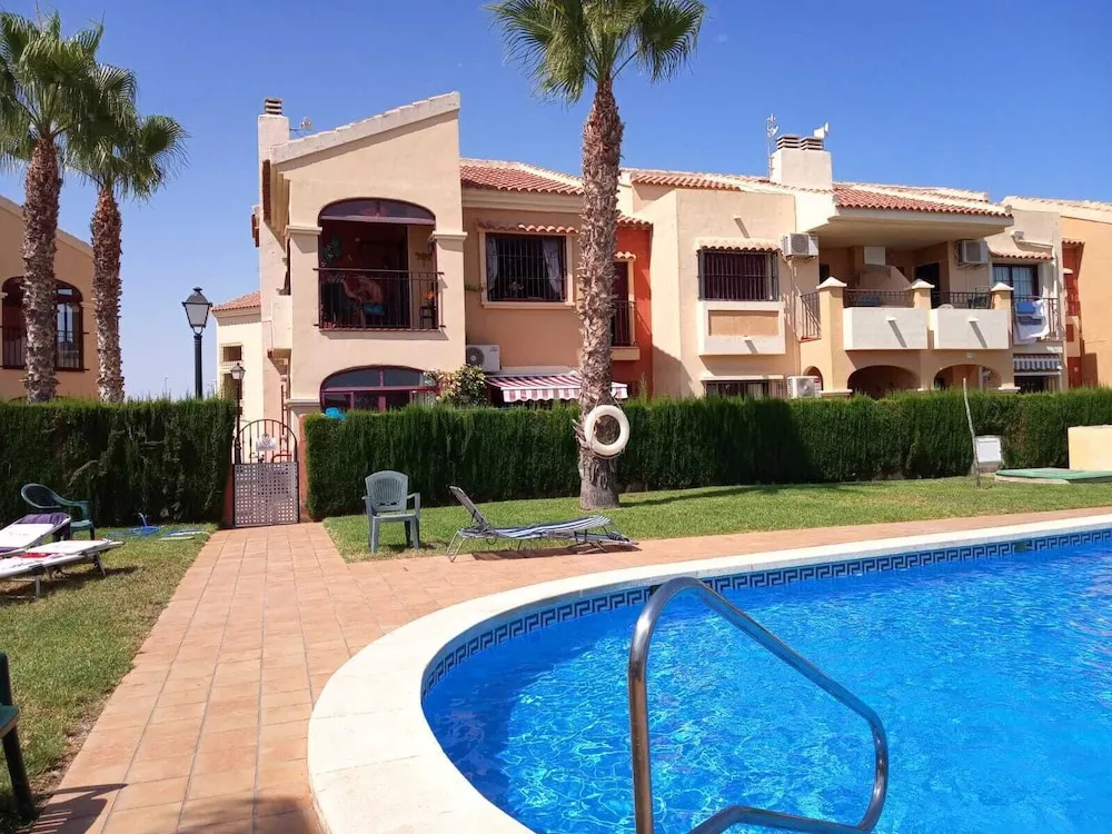 A Quiet House In The Neighborhood Of Urbanizacion Club Salino